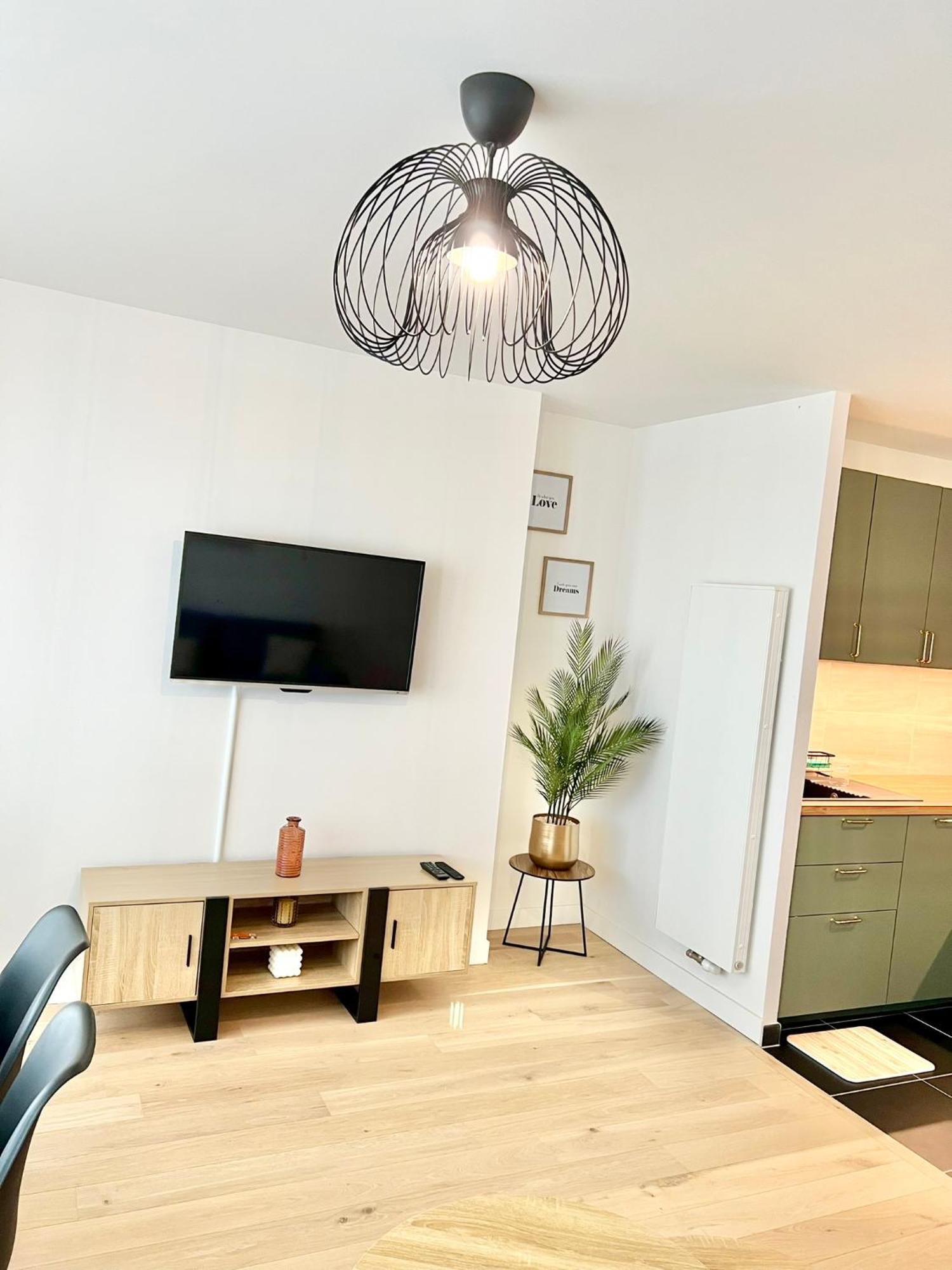 Appartement Neuf Et Spacieux 클리시 외부 사진